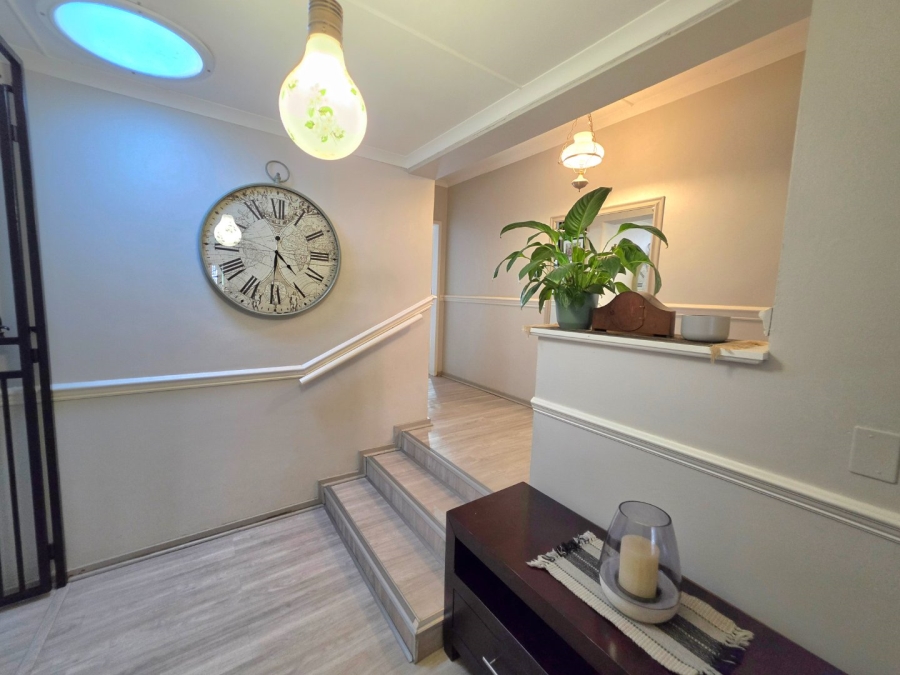 5 Bedroom Property for Sale in Panorama Free State